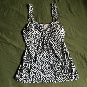 Black and White Patterned Women's Top